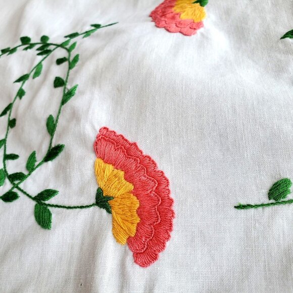 Hand Embroidered White Cotton Table Runner Cloth 21 x 22 Pink Yellow Flowers - Picture 8 of 8